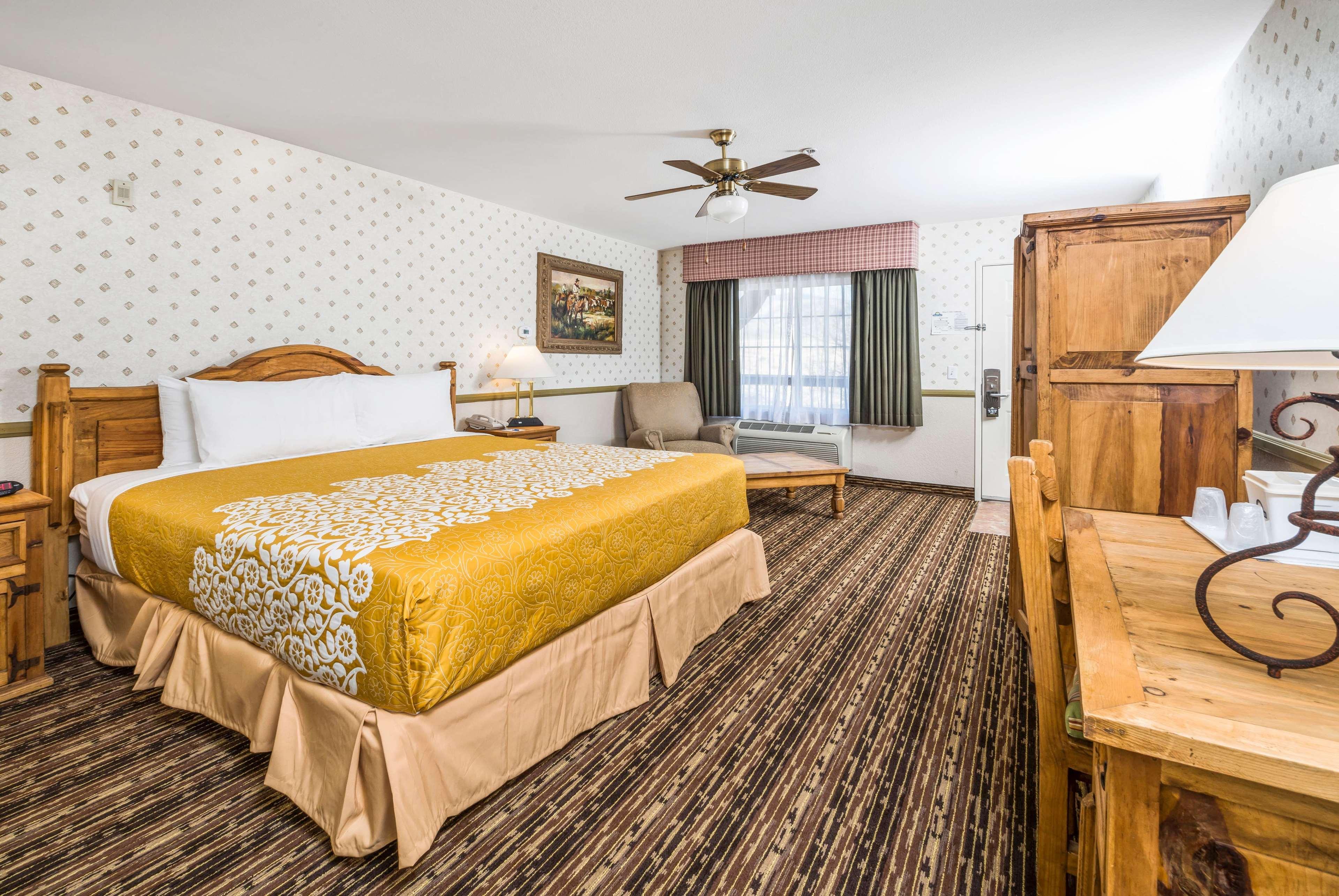 Days Inn By Wyndham Lebec Grapevine Exteriér fotografie