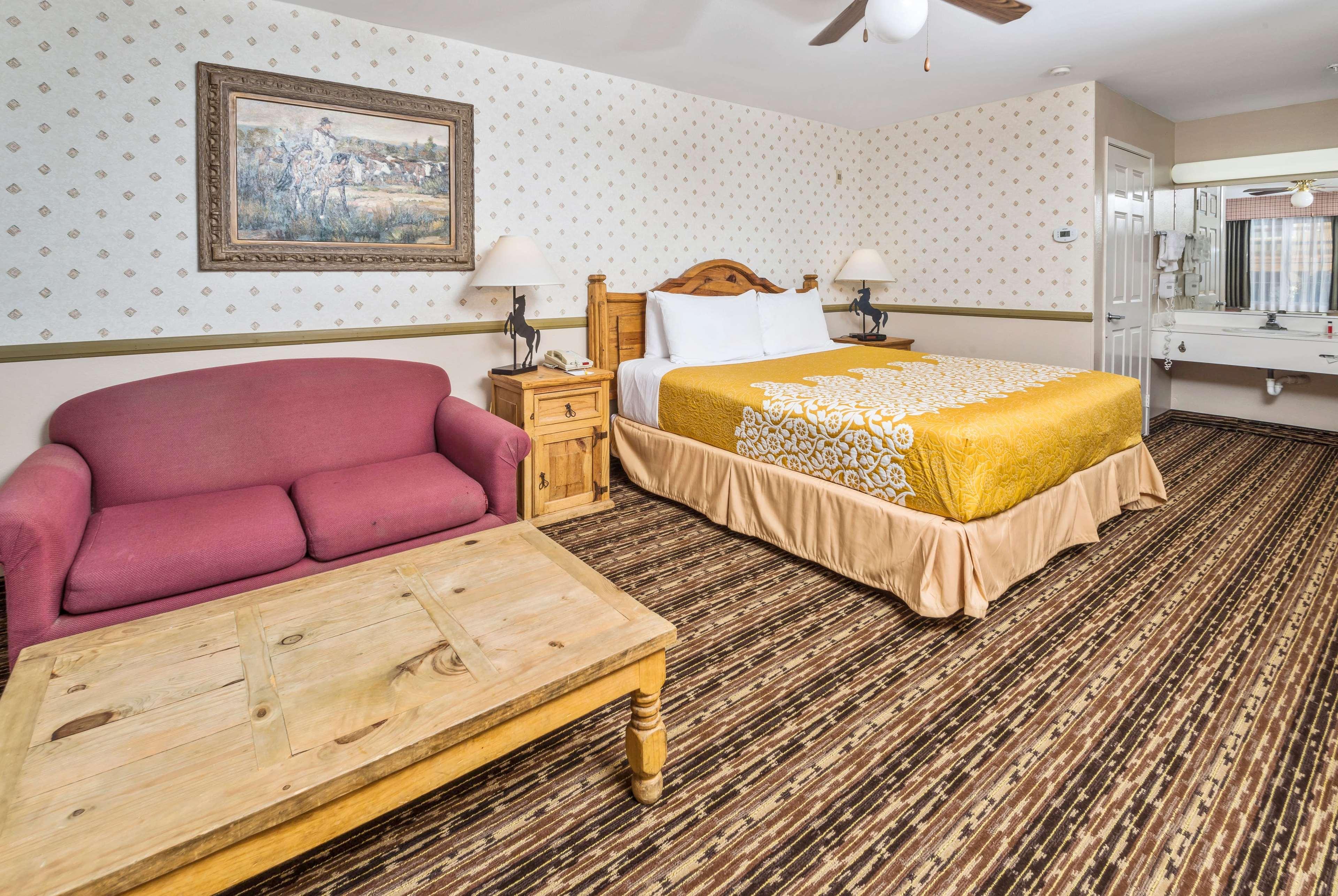 Days Inn By Wyndham Lebec Grapevine Exteriér fotografie