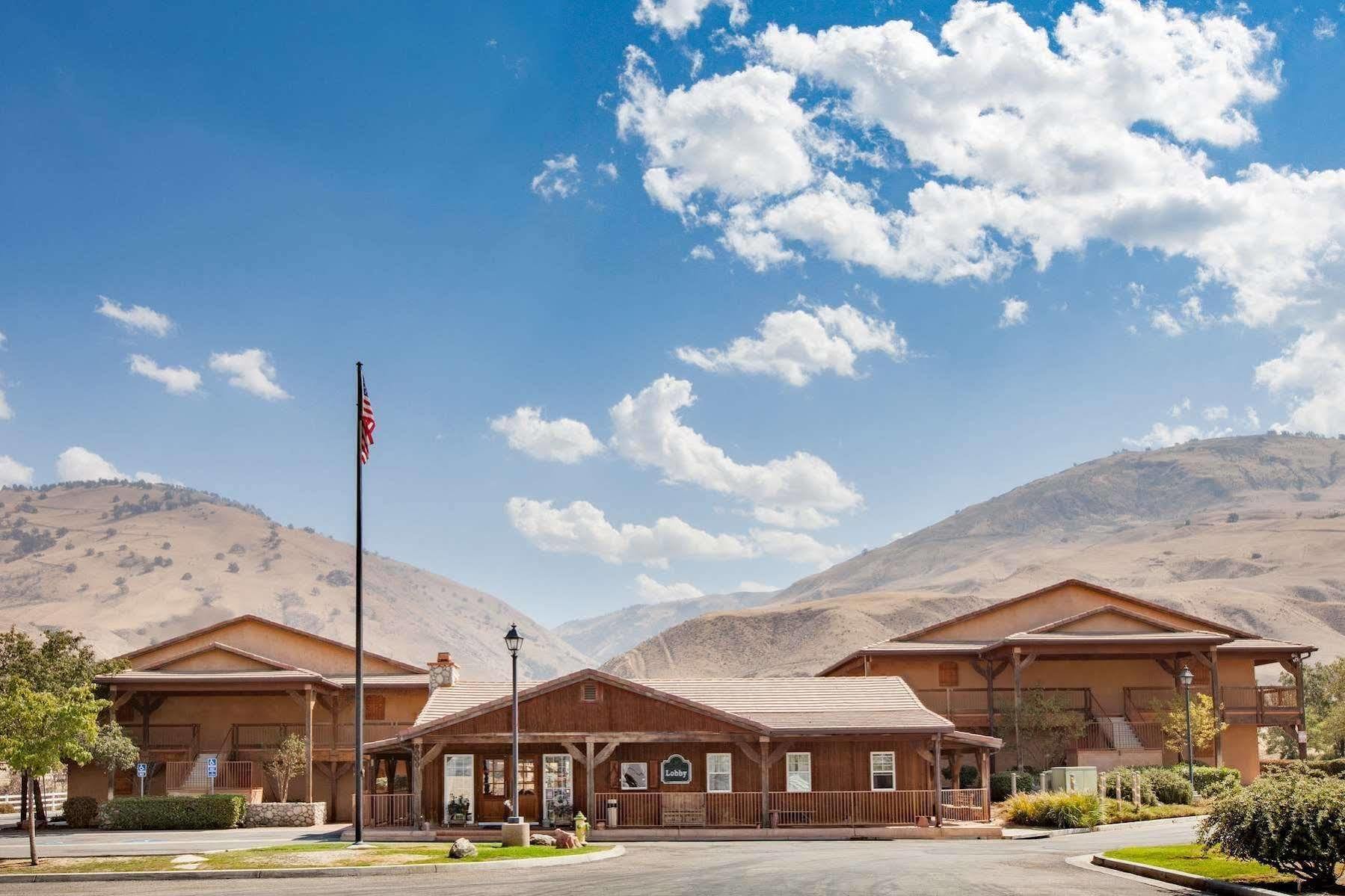 Days Inn By Wyndham Lebec Grapevine Exteriér fotografie